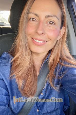 225607 - Laura Age: 37 - Costa Rica